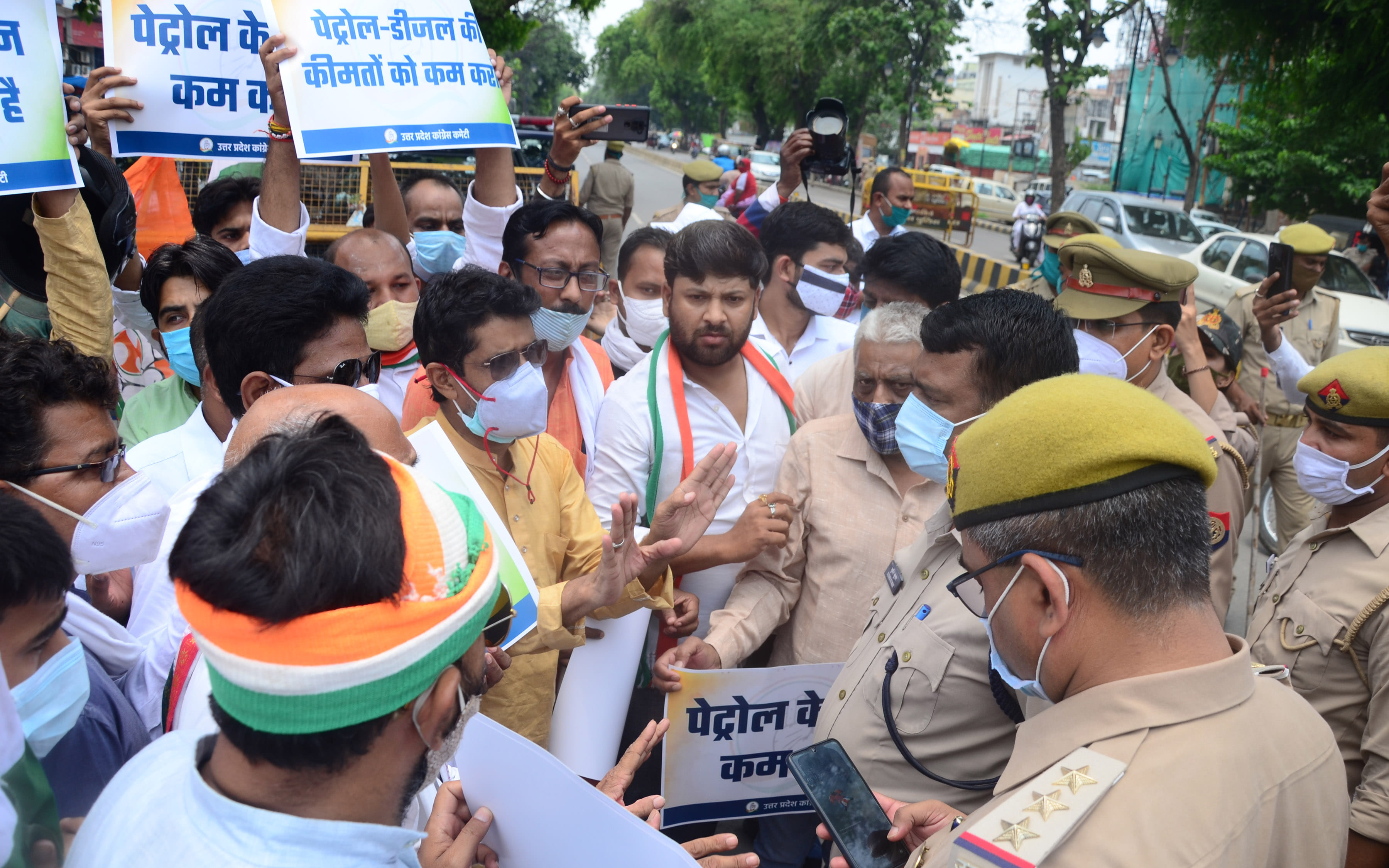 Boil on inflation: Congressmen on the road against the prices of petrol and diesel
