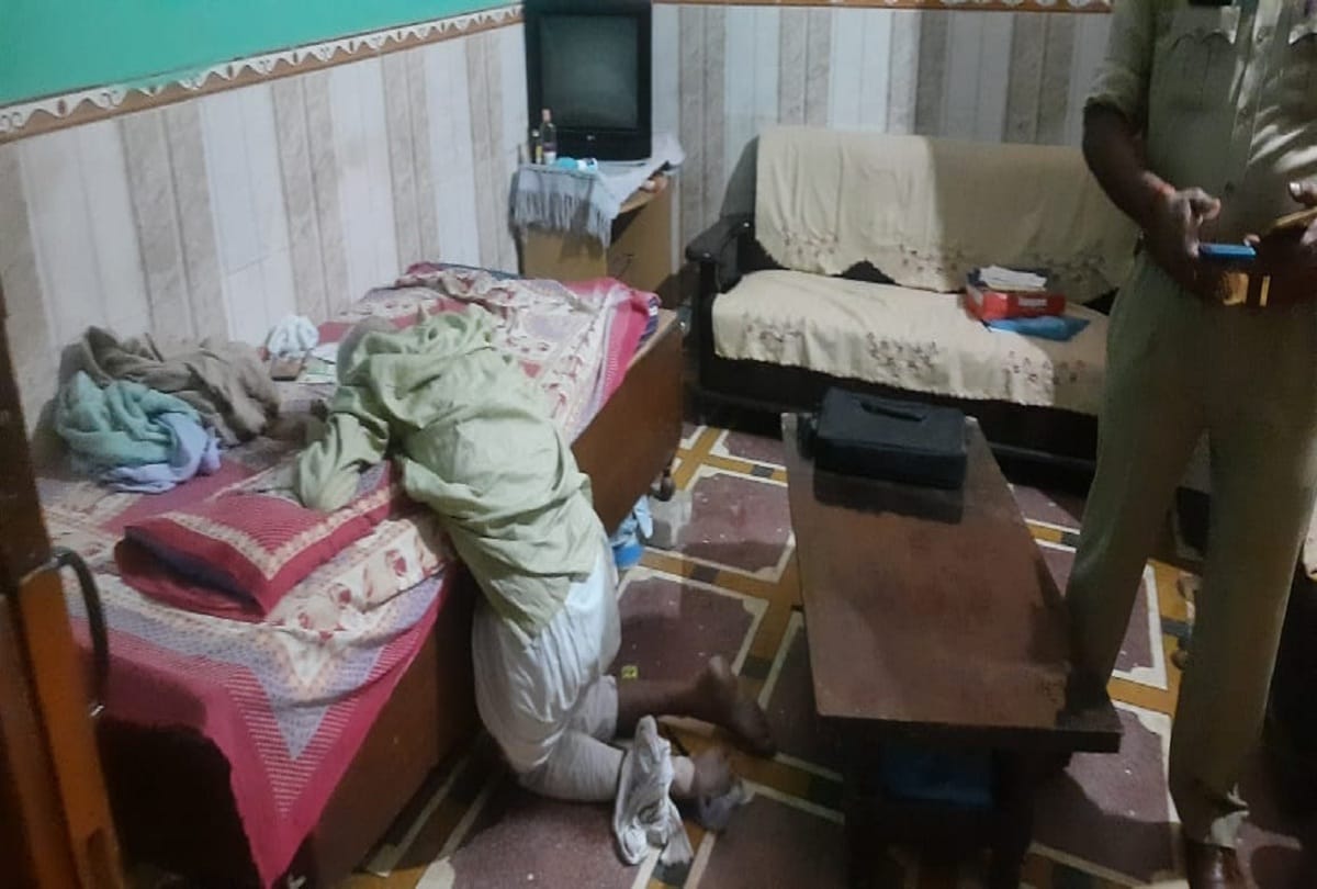 ghaziabad murder Elderly couple murdered after robbery in loni see photos