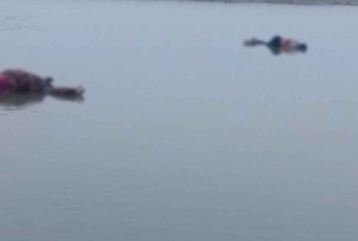 UP: Sensation after finding dead bodies of three including woman in Ganga in Hardoi