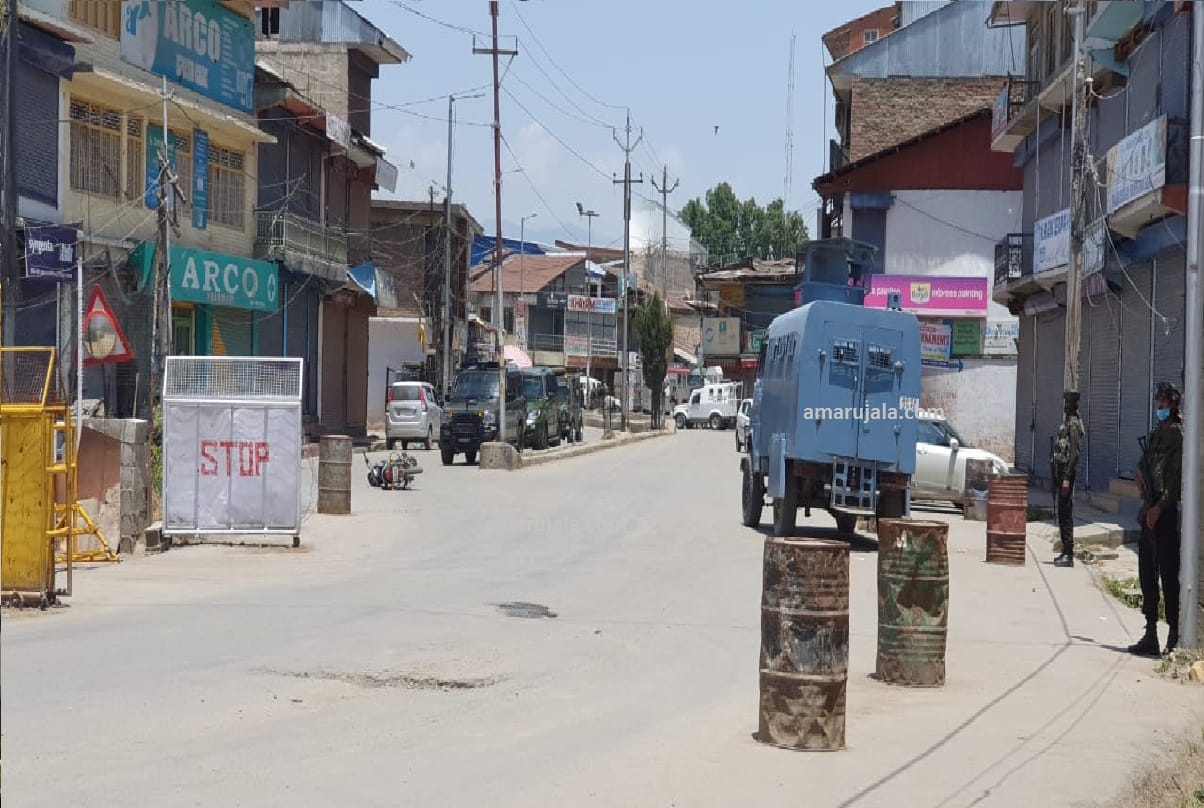 terrorists attacked joint team of Police and CRPF at Naka in Arampora Sopore