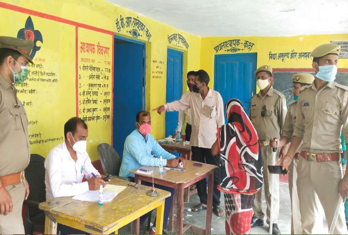 UP Panchayat By Election 2021 Voting in Maharajganj latest update