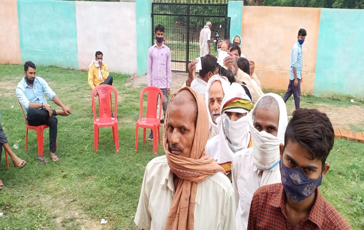 up panchayat by election today continues in varanasi latest update Social distancing not followed at polling centre