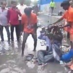नाले की सफाई ना होने के चलते ठेकेदार पर डाला कूड़ा