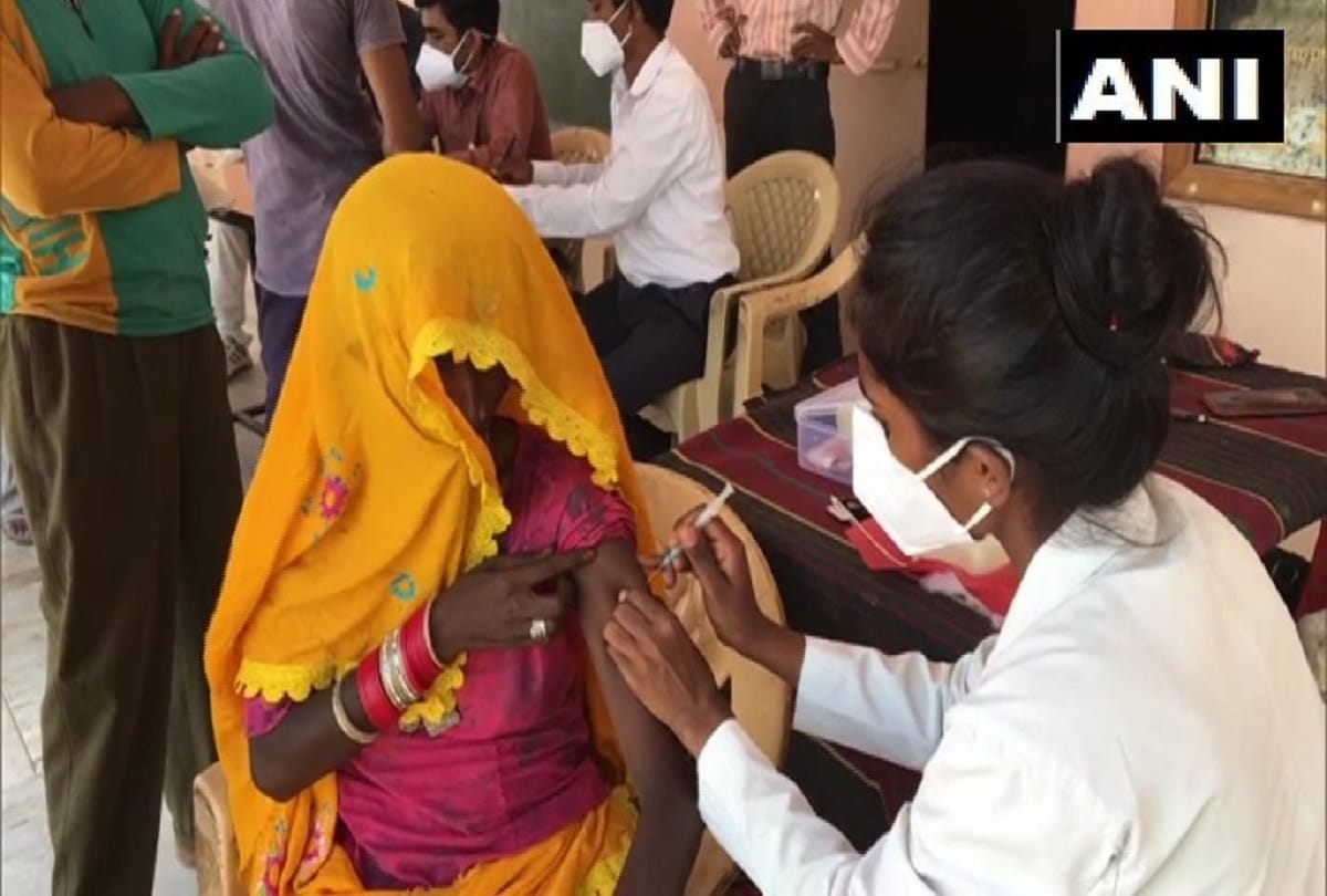 people come from Pakistan took their first jab of corona vaccine in jodhpur rajasthan and thank government