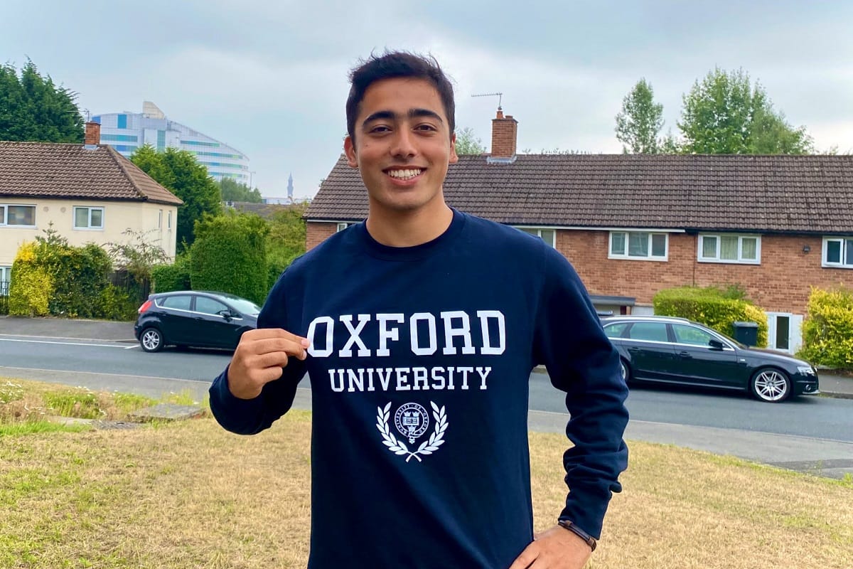 Pakistani lad Ahmad Nawaz elected as treasurer of Oxford Union who narrowly escaped a terrorist attack in 2014