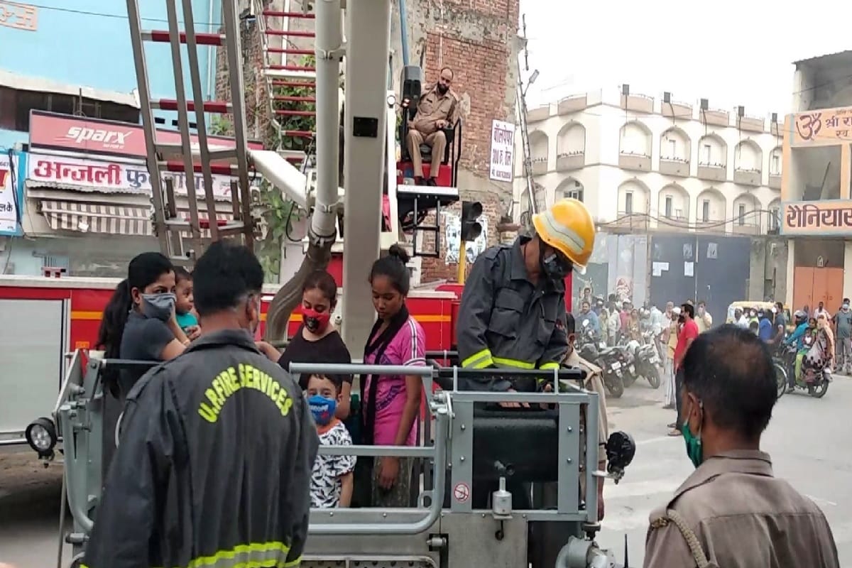 Massive Fire Breaks Out In footwear godown in varanasi fire brigade Saves many Lives see photos