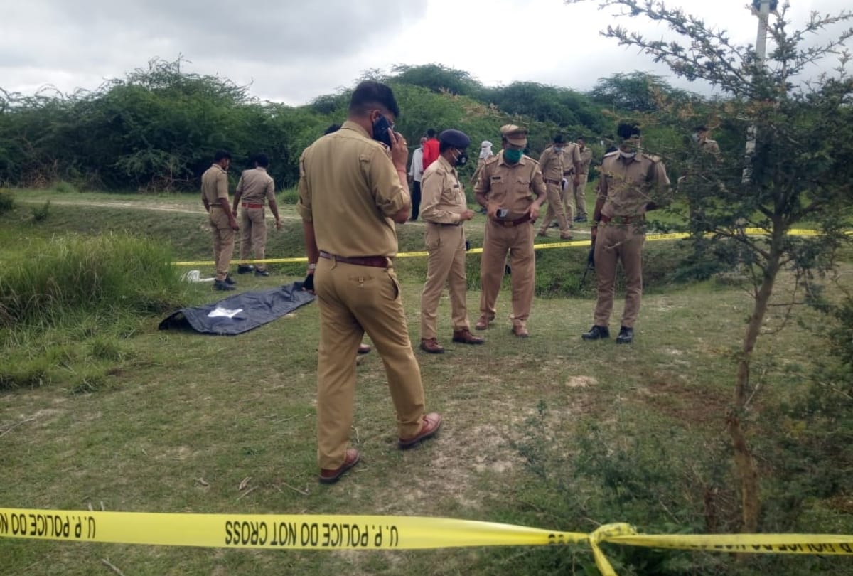 a dead body of a girl found in sarojininagar in Lucknow.