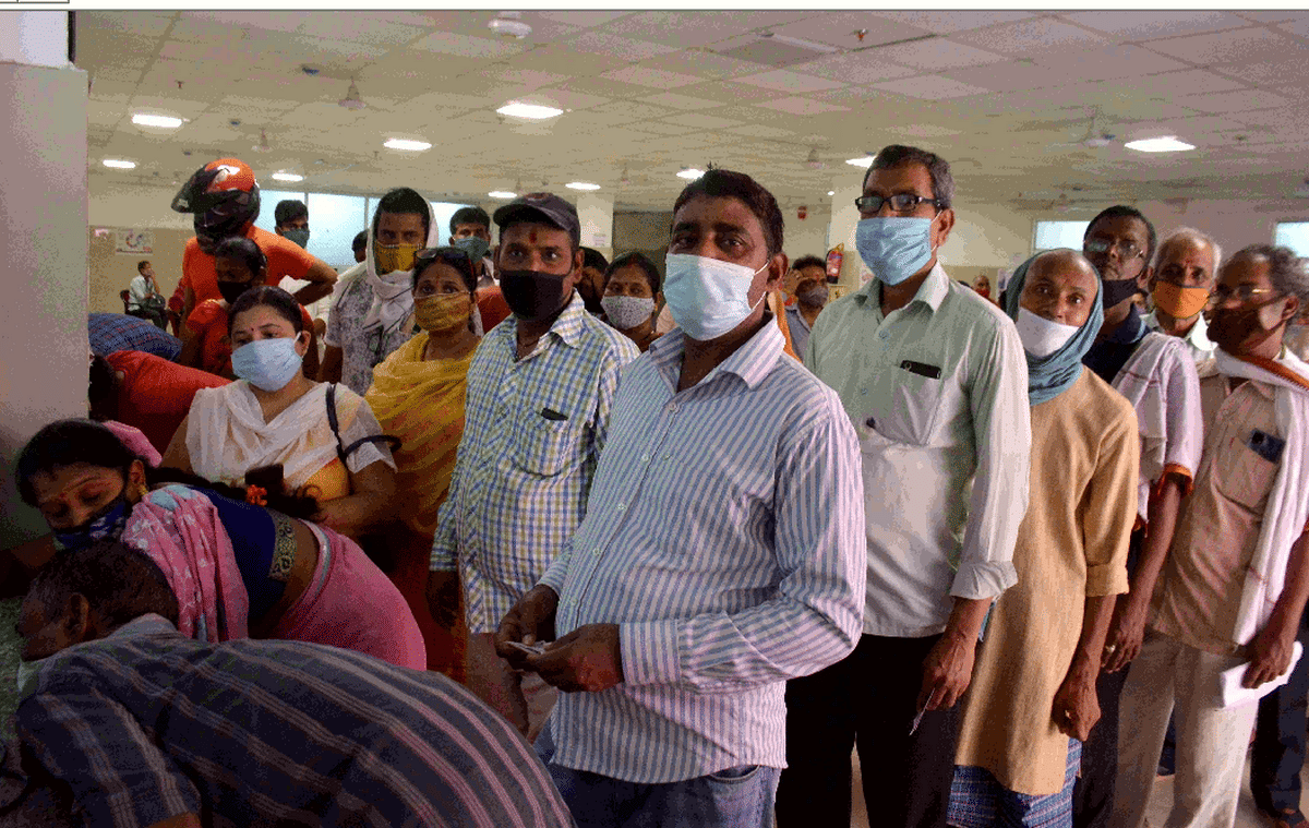 People facing many problem in vaccination center and no one follow corona protocal in varanasi