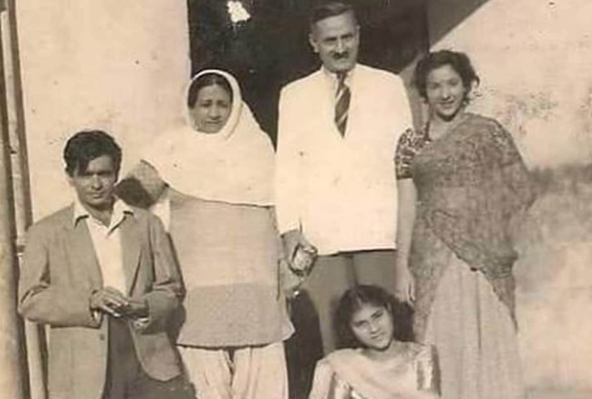 Dilip kumar and Nargis throwback photo viral asked fans guess where and when it was clicked