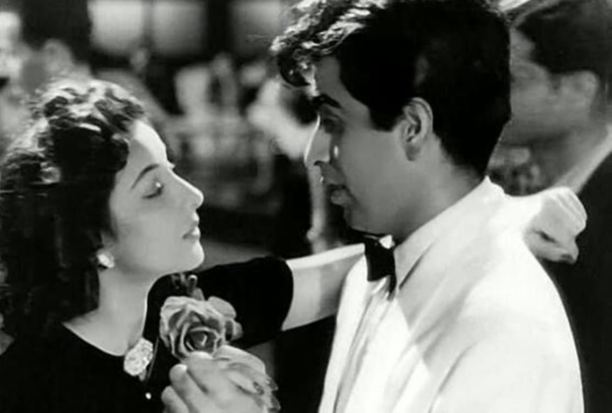 Dilip kumar and Nargis throwback photo viral asked fans guess where and when it was clicked