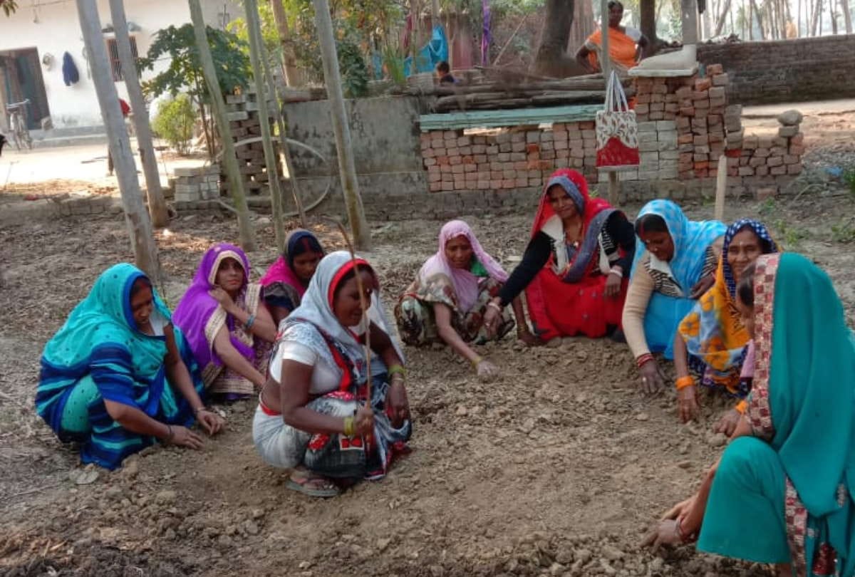 Women Self Sufficient By Making vegetable and hand made mask from Self Help Groups In gorakhpur during corona condition