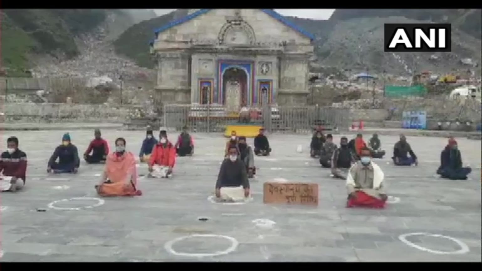 Devasthanam Board News: kedarnath purohit shirshashan protest against devasthanam board