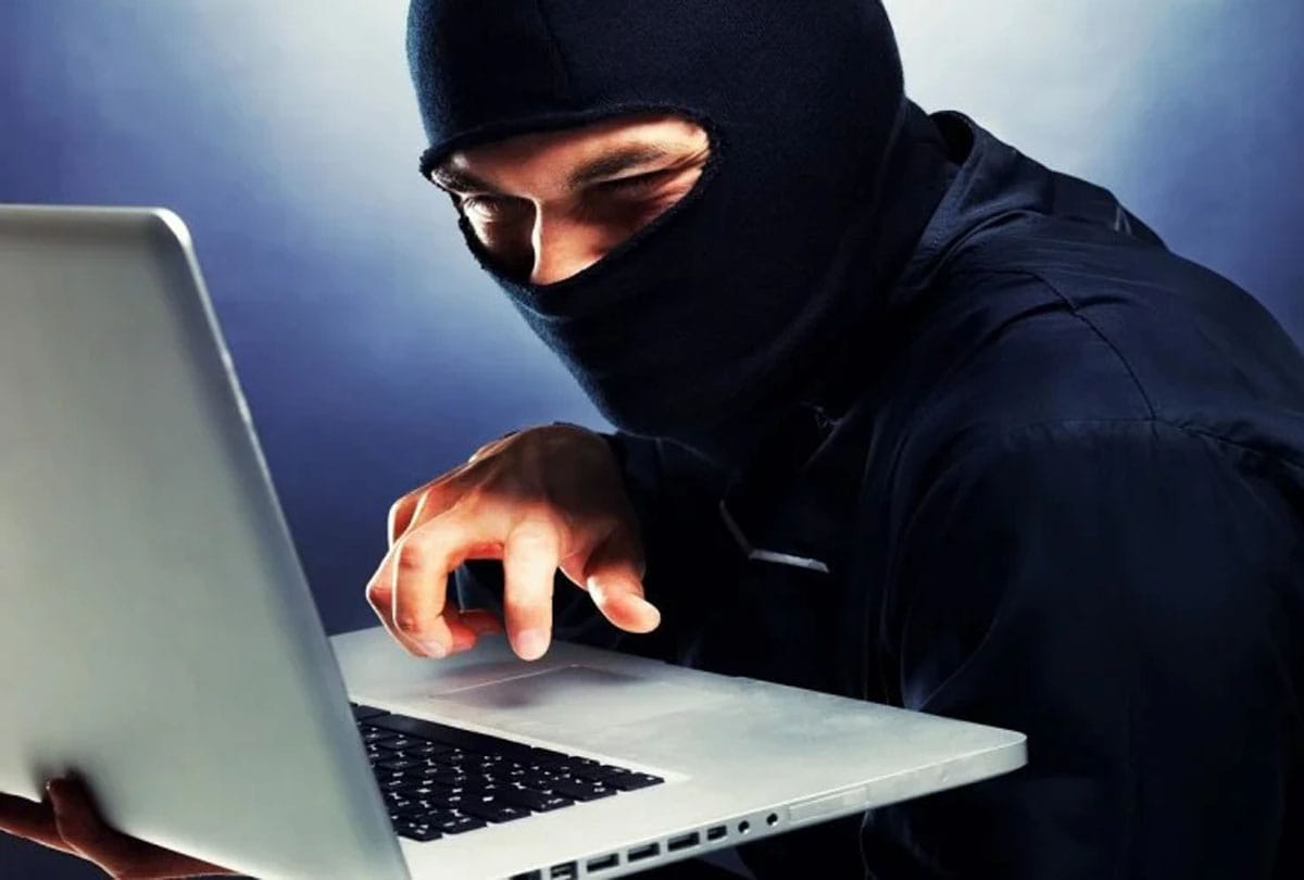 Withdraw six and a half lakhs from the account of retired policeman
