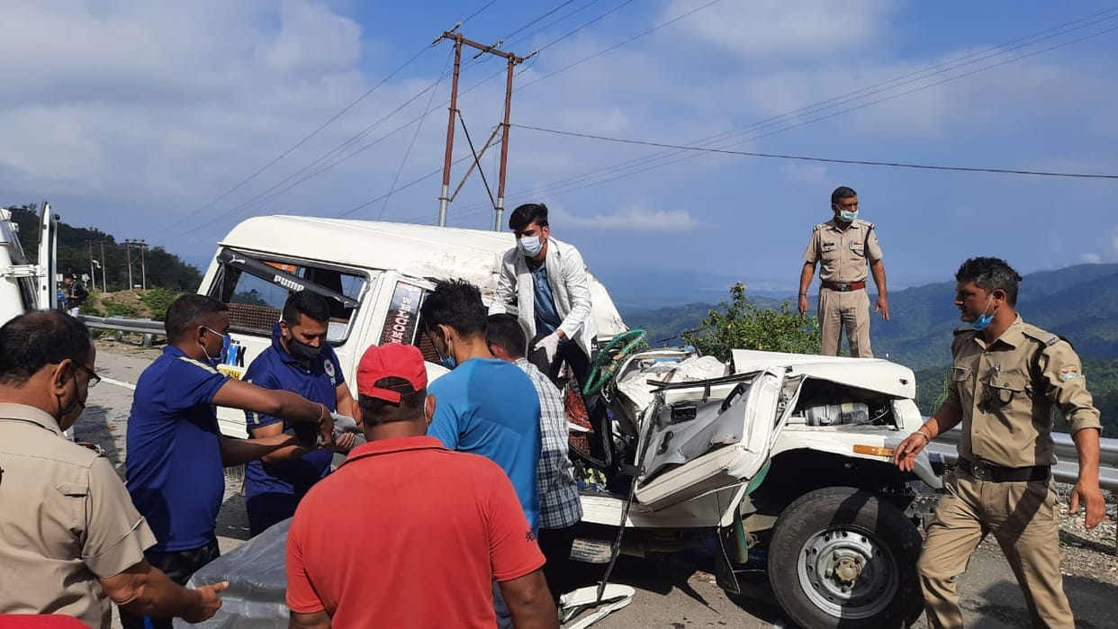 uttarakhand news : max jeep accident in tehri, one died four injured