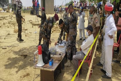 Three Year Old Child fall Down In Deep Borewell Rescue Start