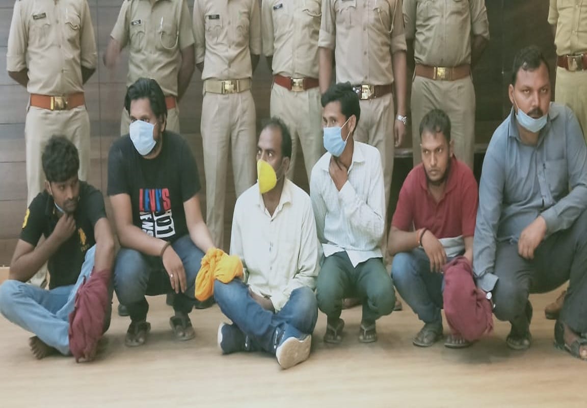 PNB bank manager murder case in varanasi  PNB bank manager murder case in varanasi Reward will be announced on the absconding killers police raid from Ghazipur to Bihar