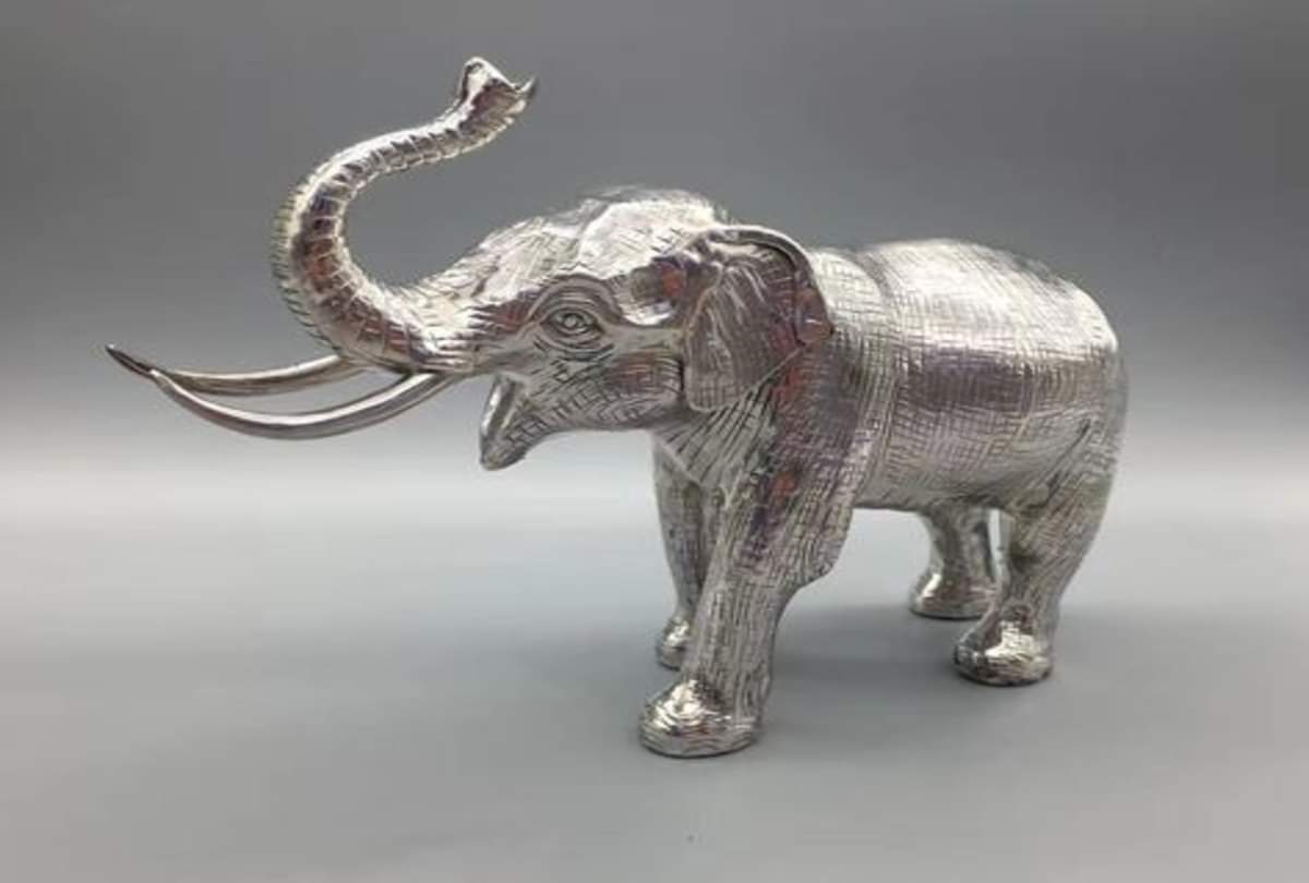 Keeping these idols in the house brings good luck and lots of money