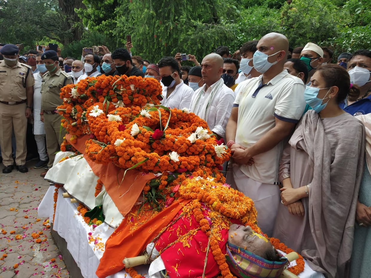 Indira hridayesh Death News: indira hridayesh dead body last darshan and funeral today watch photos