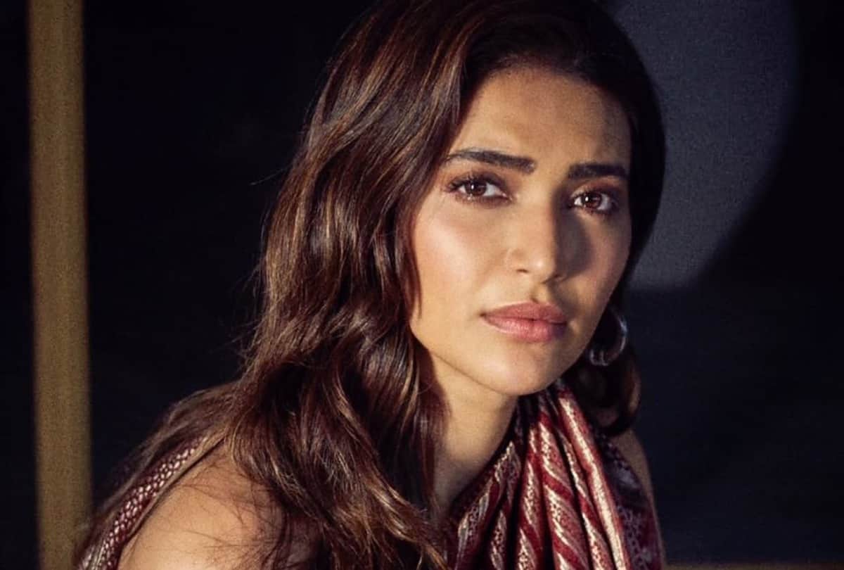 Scoop actress Karishma Tanna says people thought she was pregnant because she rubbed her belly read here