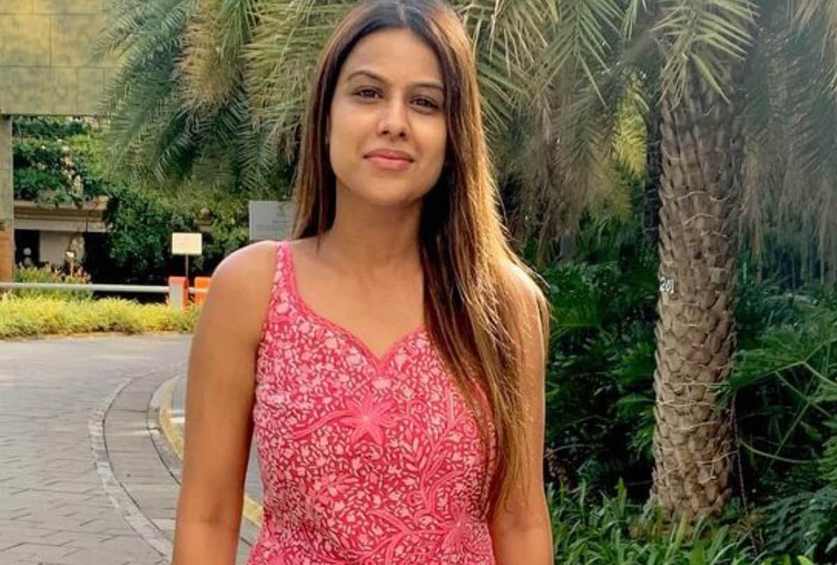 nia sharma bold look in latest backless dress in hindi