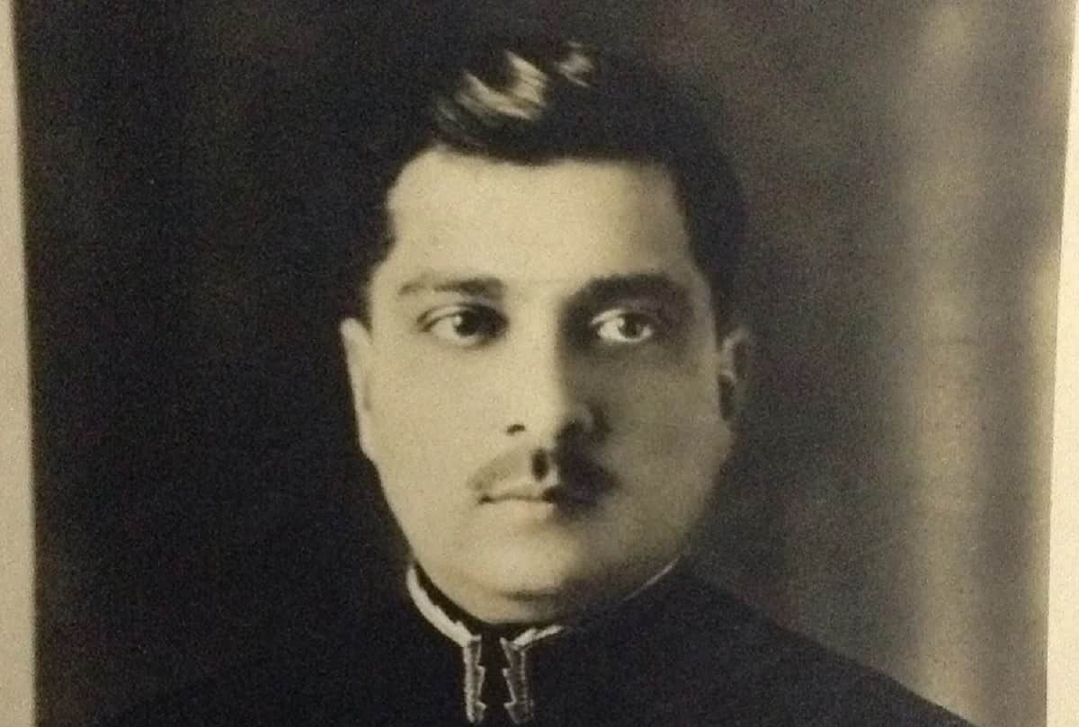 Iskandar Mirza Ayub Khan Army in Pakistan dangerous for democracy Answer goes back to 1947