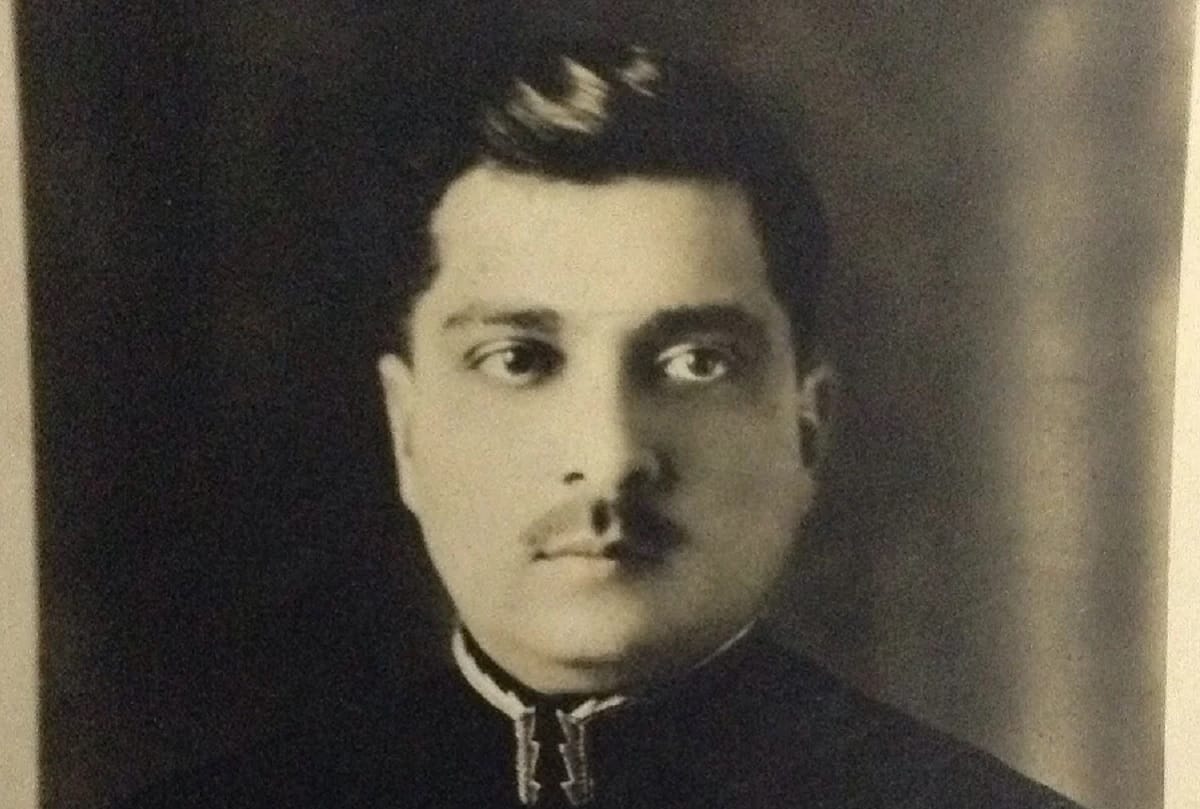 Iskandar Mirza Ayub Khan Army in Pakistan dangerous for democracy Answer goes back to 1947