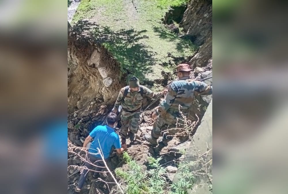 Uttarakhand Weather News: Joshimath malari highway 40 meter highway Destroyed after landslide