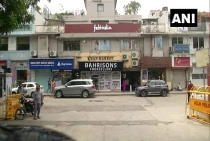 खान मार्केट में खुली दुकानें