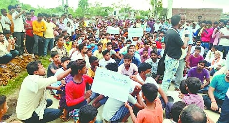 Uproar encircled the ambulance that arrived with the dead body, jammed for two and a half hours