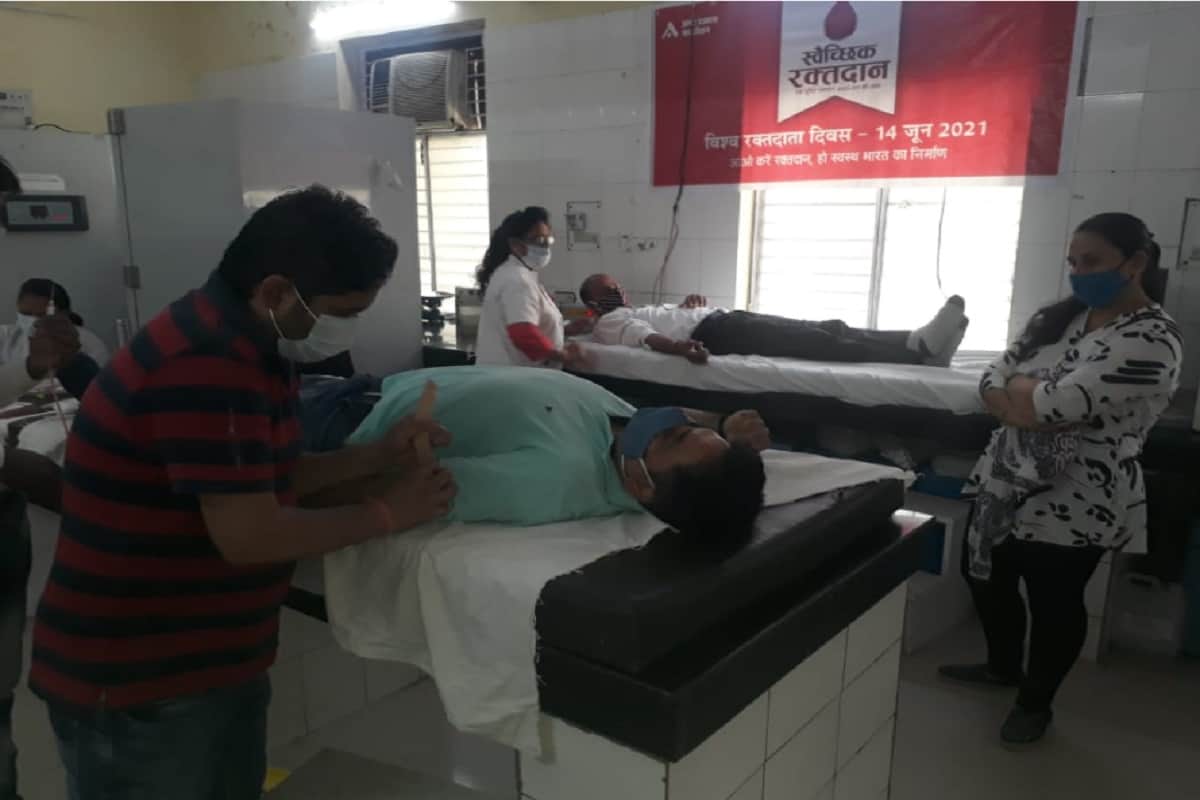World Blood Donor Day 2021: People are donating blood at Amar Ujala camps