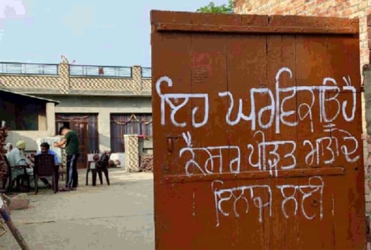 Cancer victim mother of martyr soldier wandering for treatment in Punjab