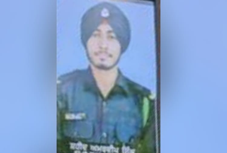 Cancer victim mother of martyr soldier wandering for treatment in Punjab