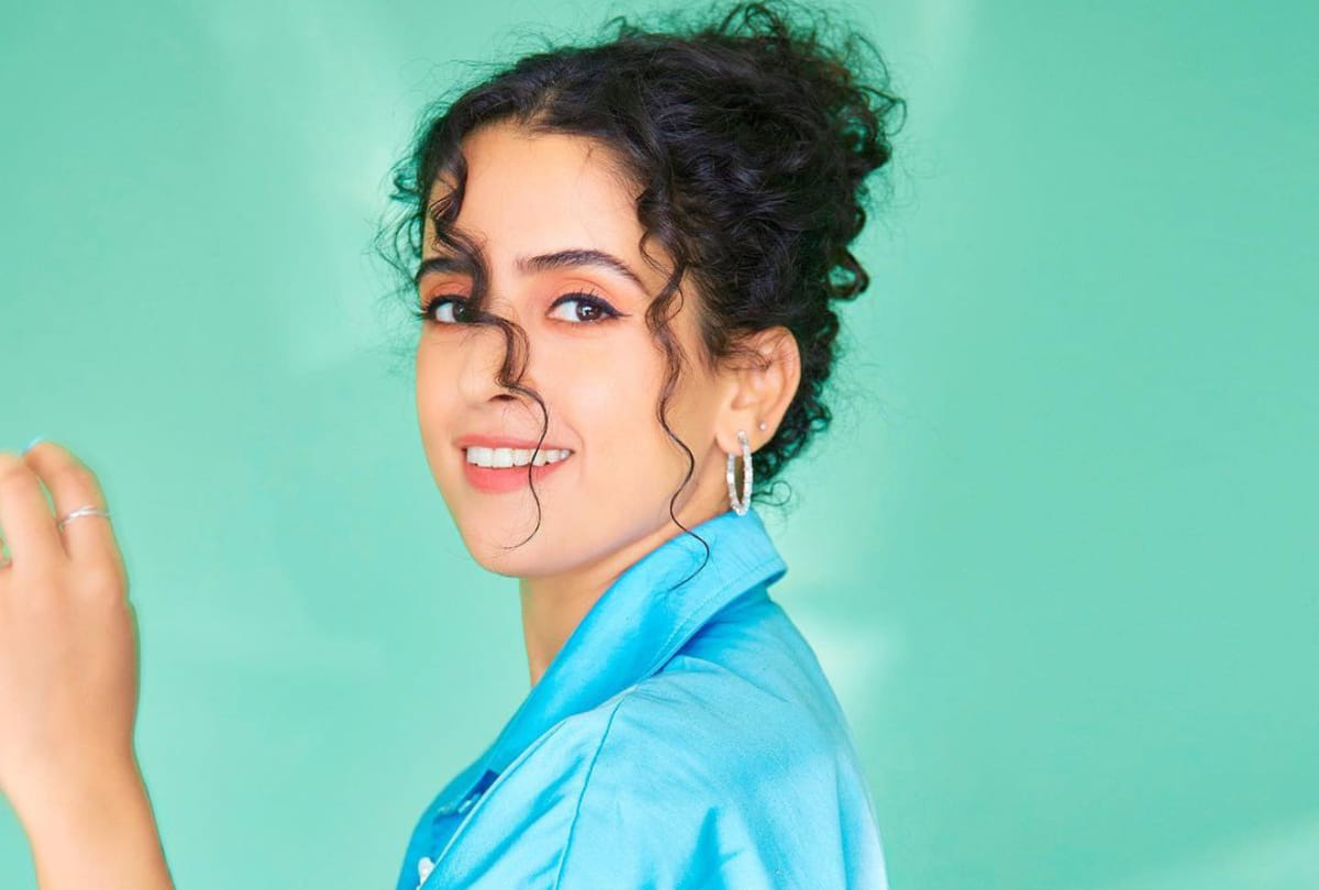 Sanya rushes to help paparazzo who fell down asks lagi toh nahi apko Watch