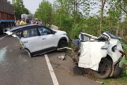 Speed kills 3 in a bizarre accident on the Chhindwara-Nagpur highway kia Seltos split in two parts