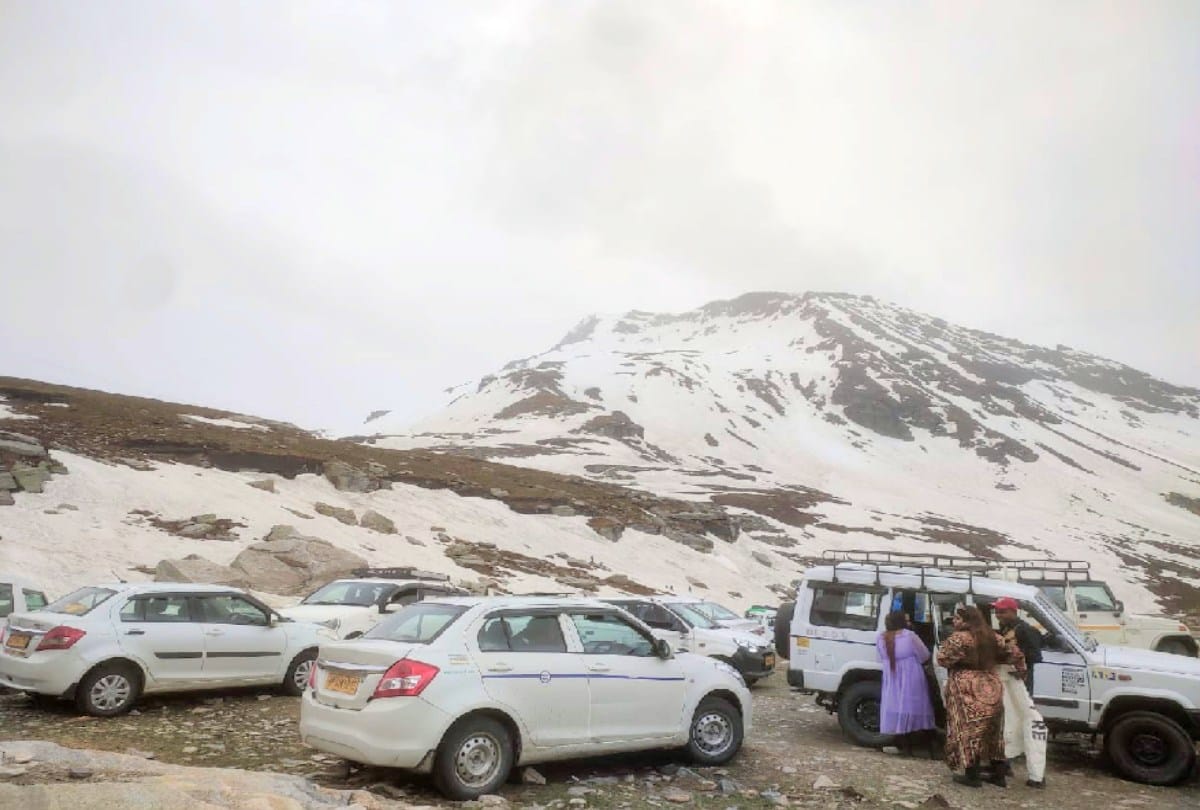 Rohtang Pass opened for tourists after two years due to covid19 pandemic in himachal