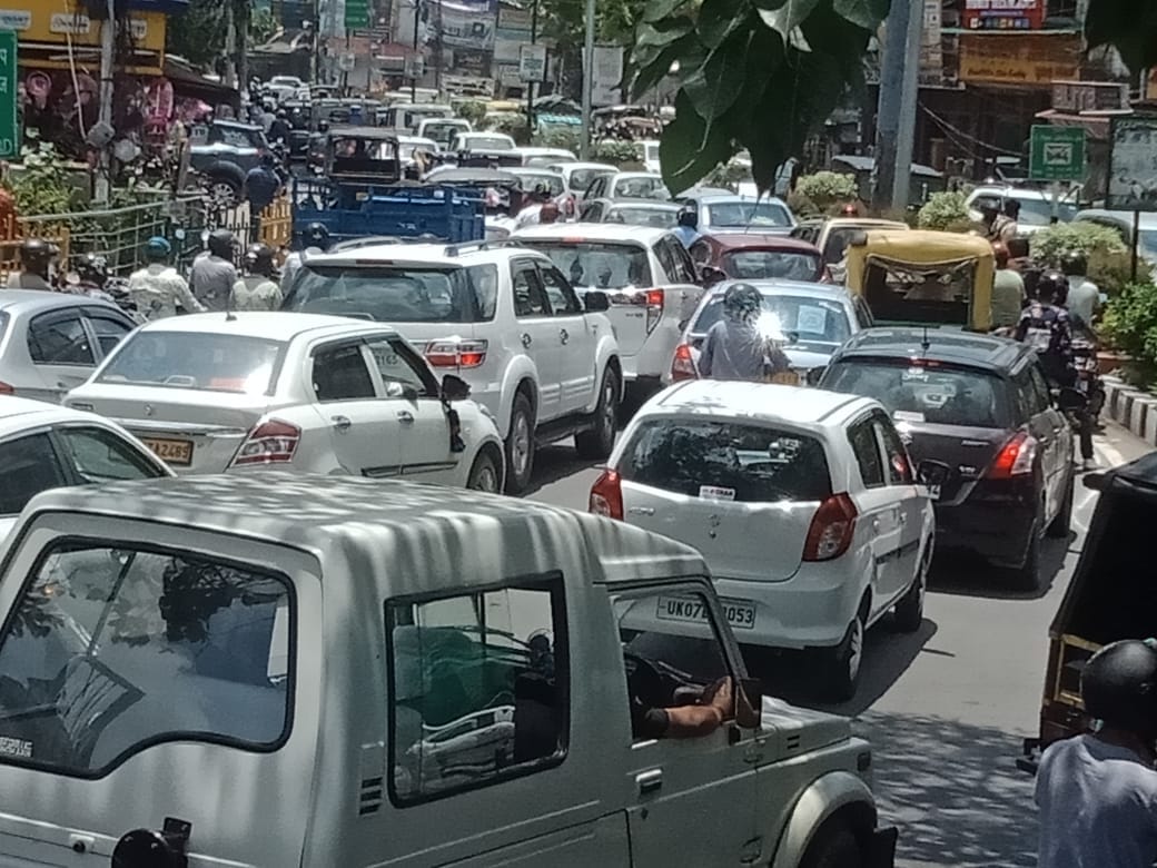 Uttarakhand news: rishikesh and mussoorie pack with tourist in weekend, watch photos