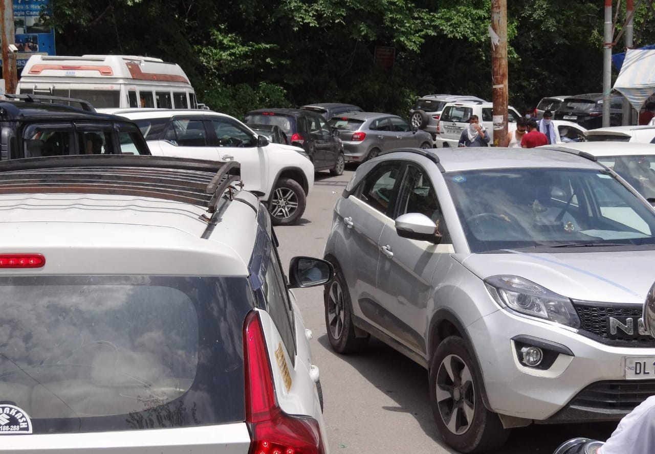 Uttarakhand news: rishikesh and mussoorie pack with tourist in weekend, watch photos