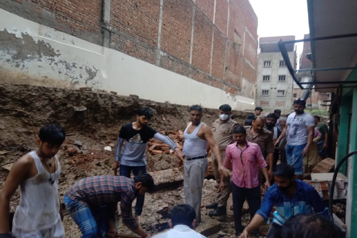 Weather Update: Cemetery wall collapses during rain in Varanasi, shopkeeper injured