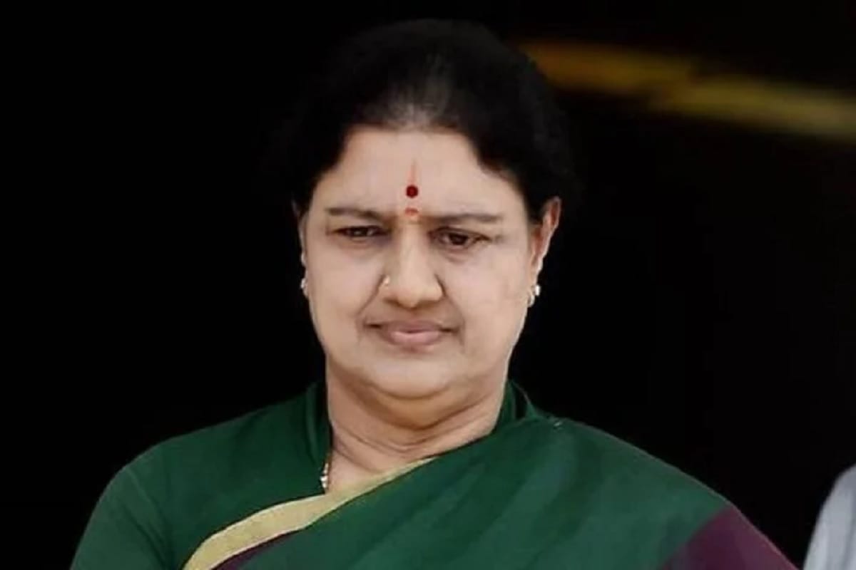 AIADMK expels 16 party functionaries who interacted with former party leader VK Sasikala