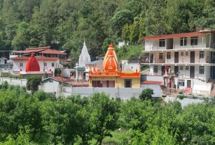 kainchi Dham Neem Karoli Baba had blessed Forest Minister Chaudhary Charan Singh to become PM