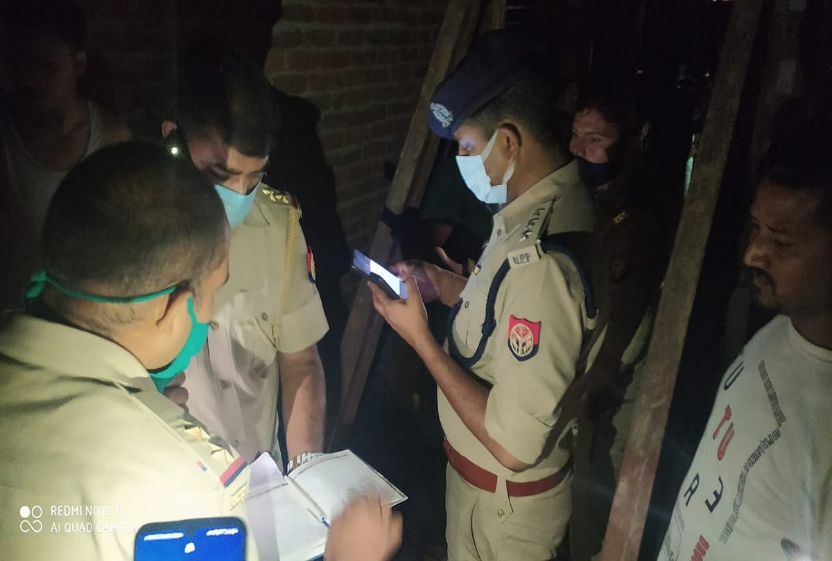 under construction house collapsed in agra roof of house under construction fell in rain at Agra