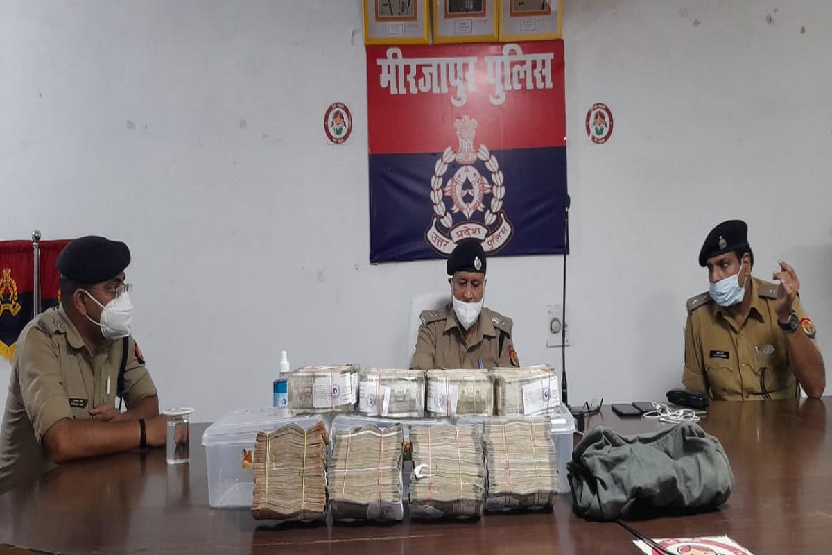 Mirzapur: Rs 35 lakh recovered in theft case from Axis Bank, accused still absconding