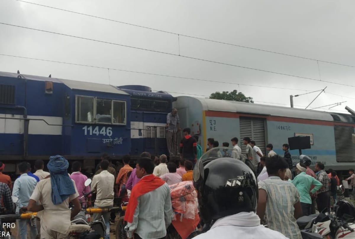 Coaches and engines of Gorakhpur-Yashwant Nagar train separated in basti
