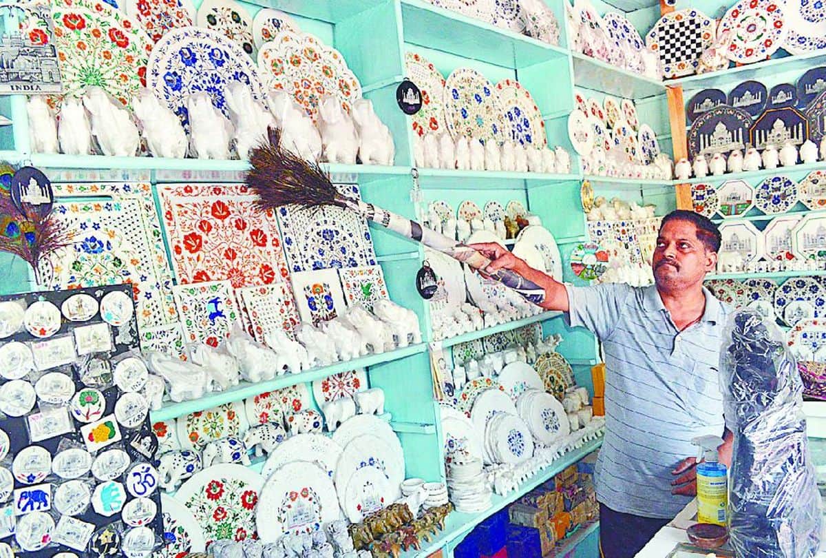 Taj Mahal And Other Momuments Will Open At 16 June