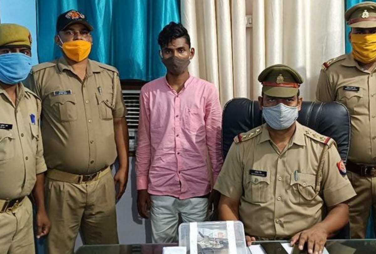 Police Arrested crook with arms in Gorakhpur