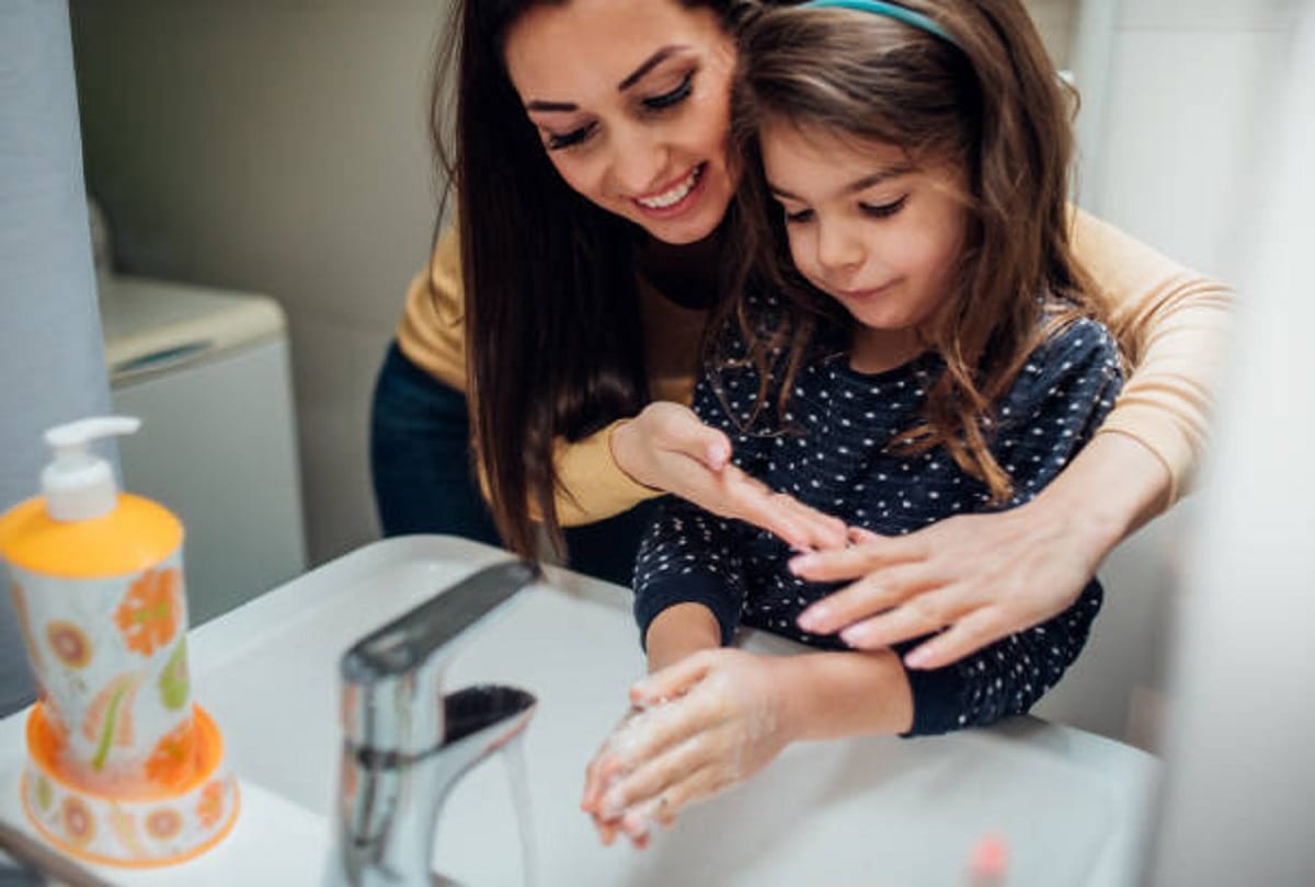 5 Parenting tips when your daughter is going on a school trip