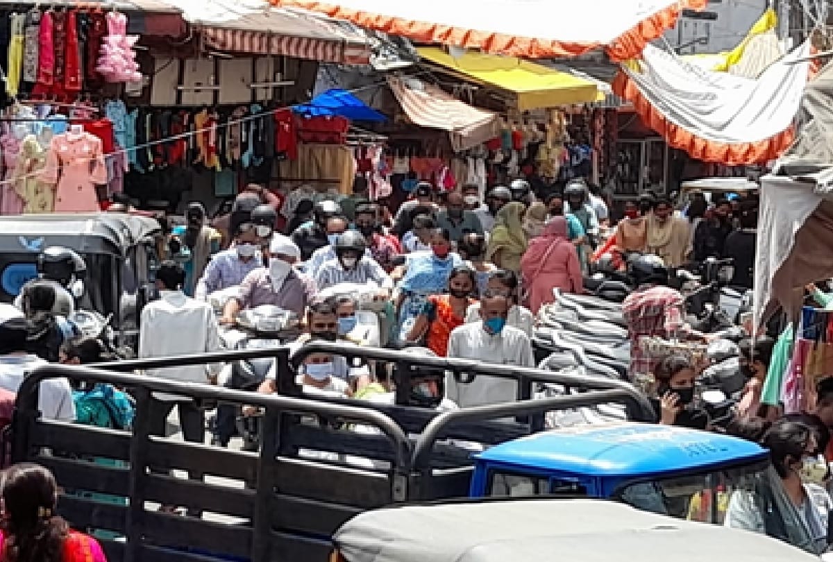 Crowd in the markets: Invitation being given to the third wave of Corona, see the recent pictures of the market