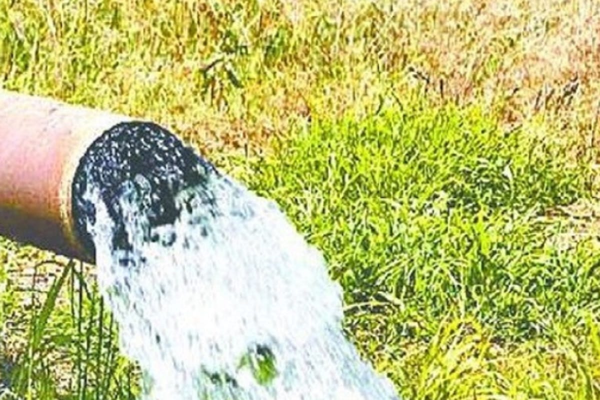 Amar Ujala Exclusive Report: Roadways is pouring 10.50 lakh liters of water into the drain every month in Meerut