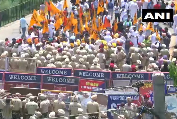 Akali Dal Protest against State Government outside residence of CM Captain Amarinder Singh in Siswan of Punjab 