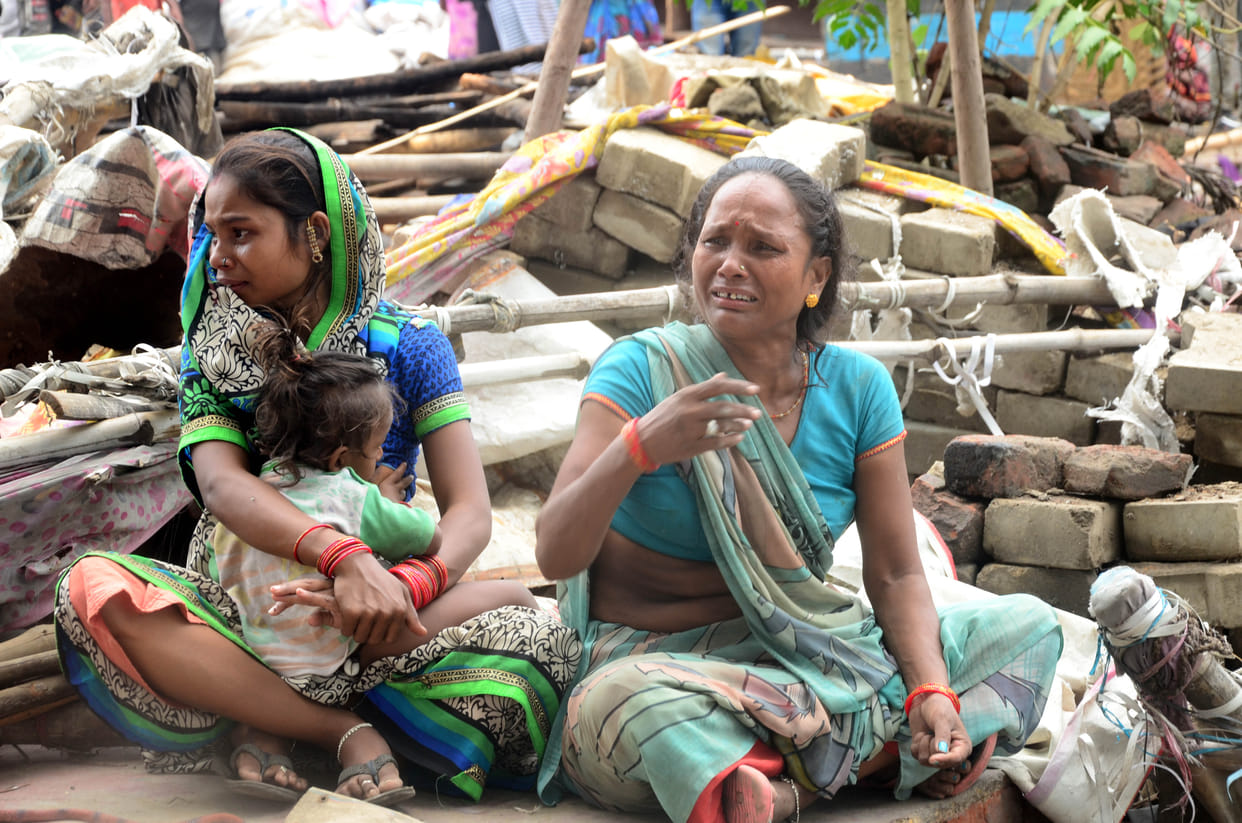 Railway vacated the land near the Naini bridge by demolishing the settlement